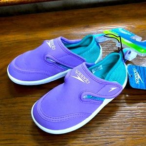 New Kids Speedo friendly water shoe for beach & beyond.  Size S 5-6. Purple/aqua